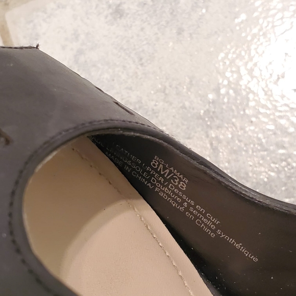 BCBG black leather heel size 8M - Picture 7 of 8